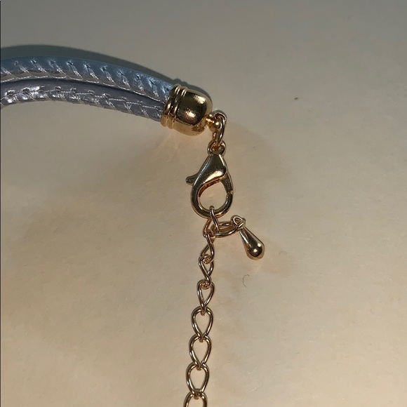 Cute Women’s Michael Kors Bracelet- Leather & Gold - Picture 6 of 6